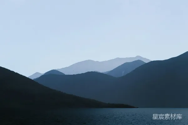 高清摄影 山近水的聚焦摄影