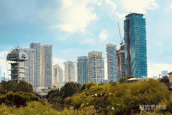 高清摄影 白天城市 skyline 下方的蓝天