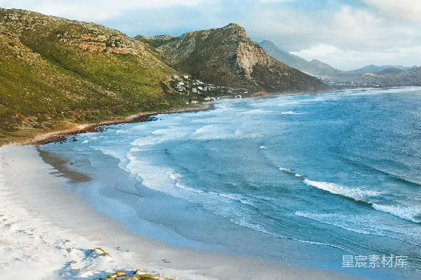 高清摄影 山脚下的水域