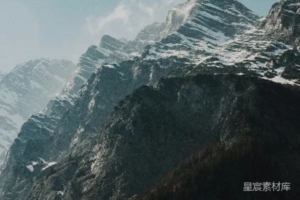 高清摄影 白天覆雪的山峰