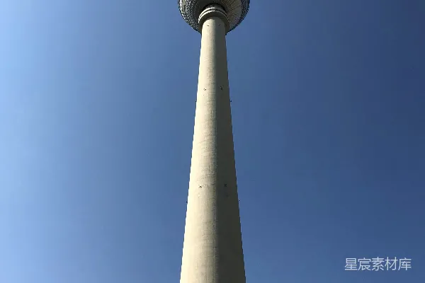 高清摄影 白昼蓝天下的白色与棕色的塔楼