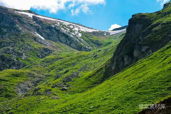 高清摄影 绿山与褐山