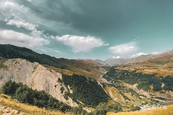 高清摄影 有山有树的风景