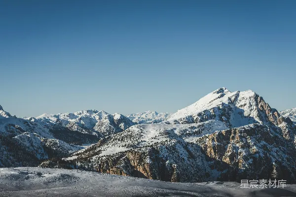 高清摄影 雪山下的蓝天
