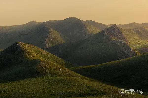 高清摄影 夕阳下的山脉景色